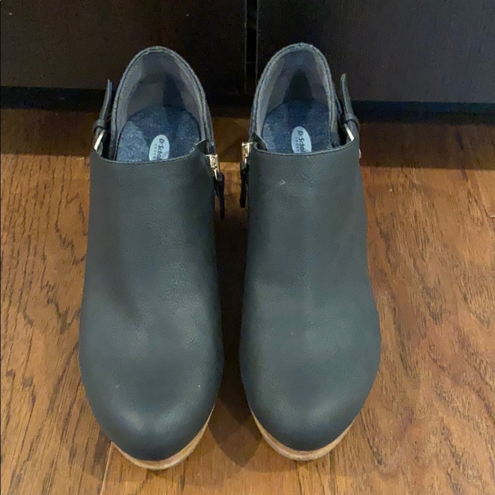 Black wedge shoes in gently used condition